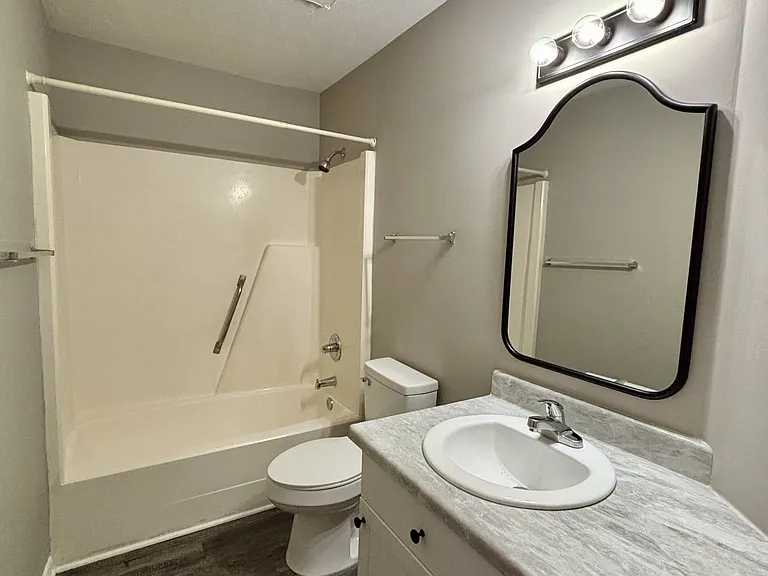 1123 Southwood Dr — Photo 16