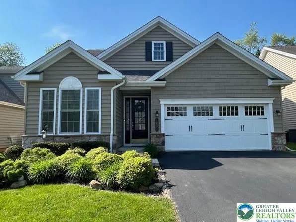 1051 Resolution Dr, Bethlehem, PA 18017