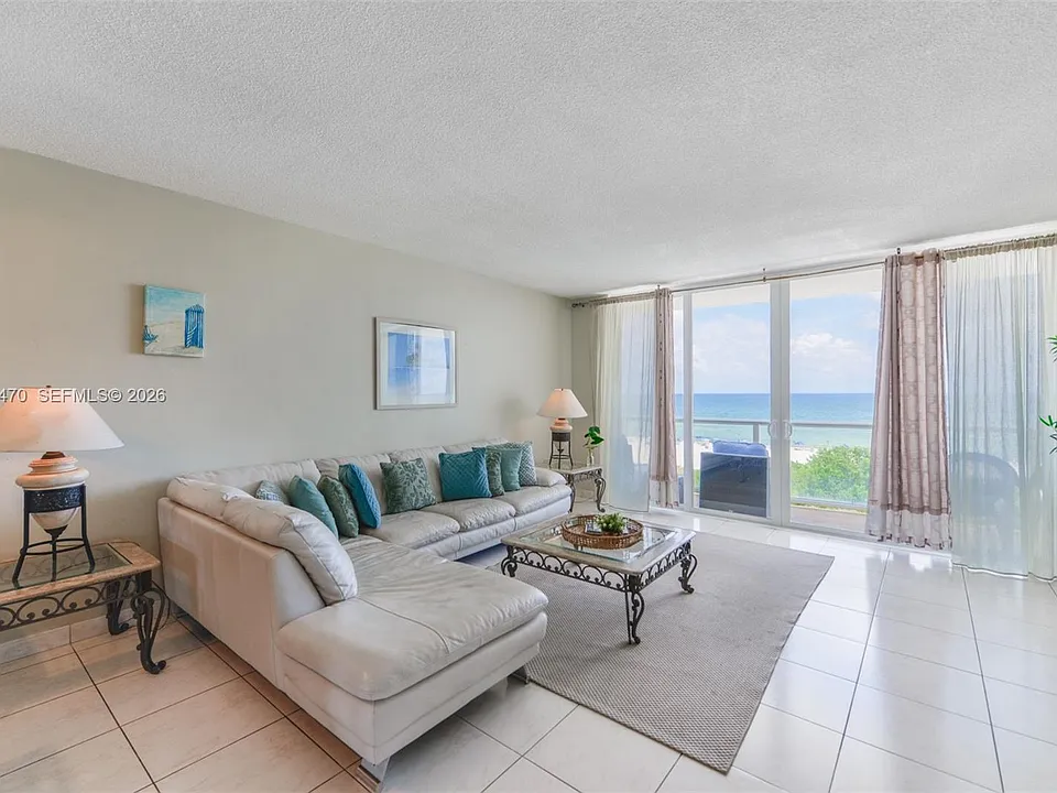5601 Collins Ave #512