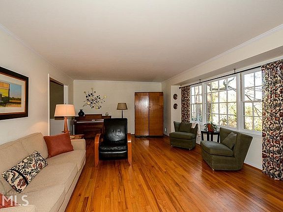 4th image of 2600 Hawthorne Pl NE