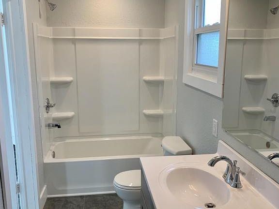3rd image of 710 N Oliver St