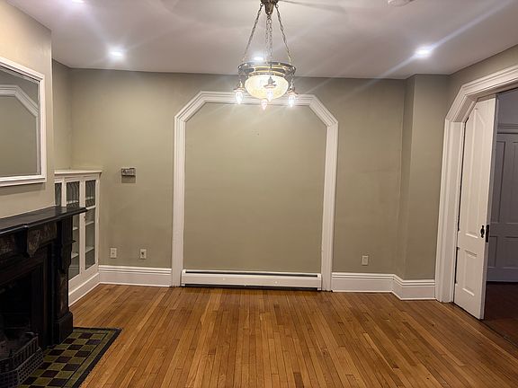5th image of 631 Hawthorne St NE #1