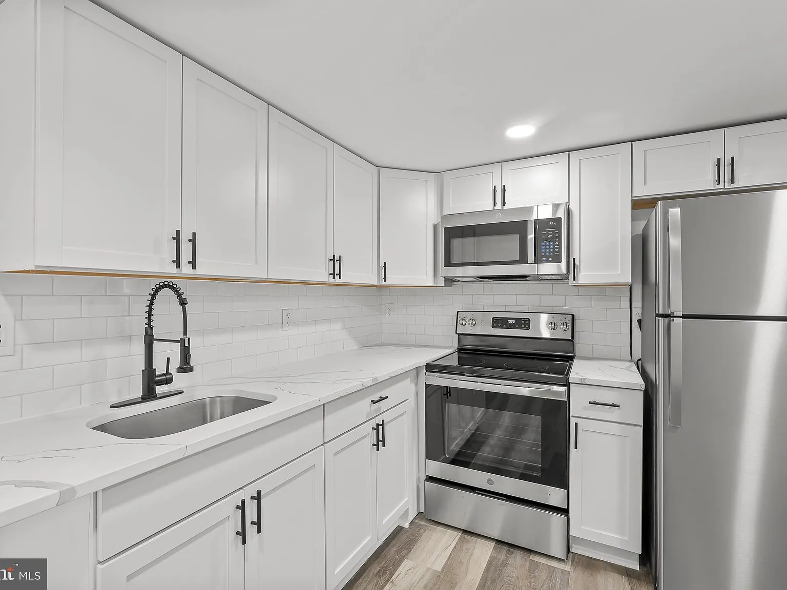 310 Elizabeth St — Photo 2