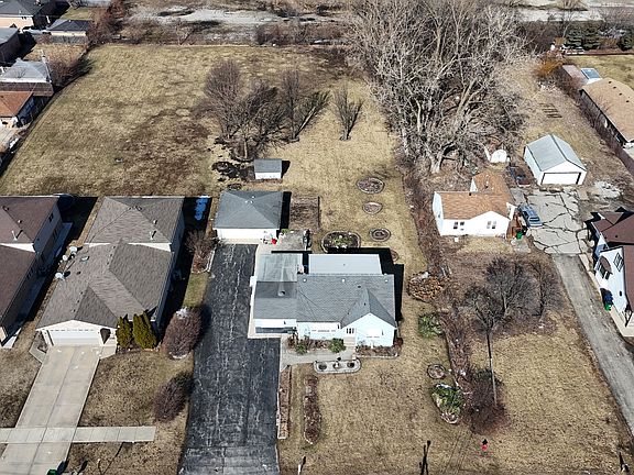 3rd image of 7234 W 85th St