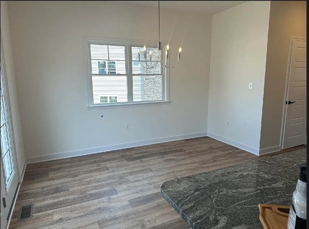 4 bed, 3.5 bath, 2178 sqft, $2,600 — Photo 3