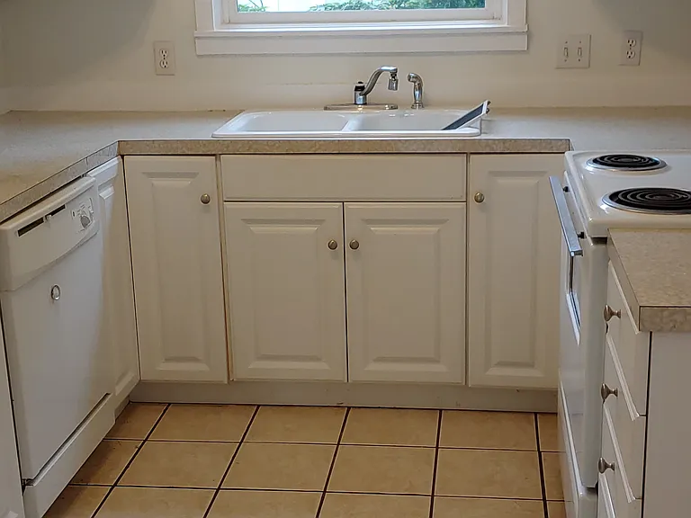 1002 N Watts St — Photo 11