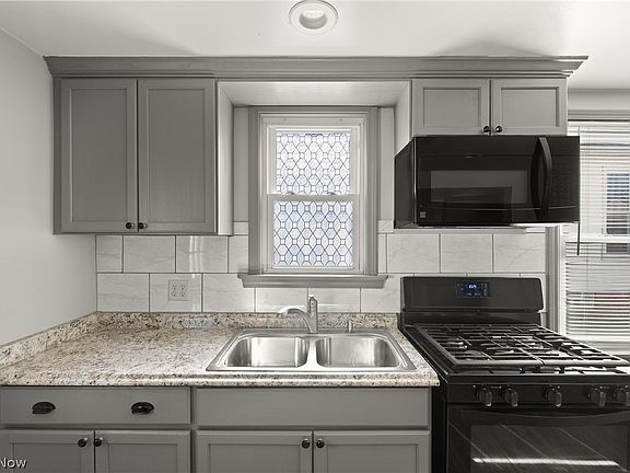 3rd image of 6902 Luelda Ave
