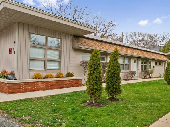 26 E Washington Ave #2, Lake Bluff, IL 60044
