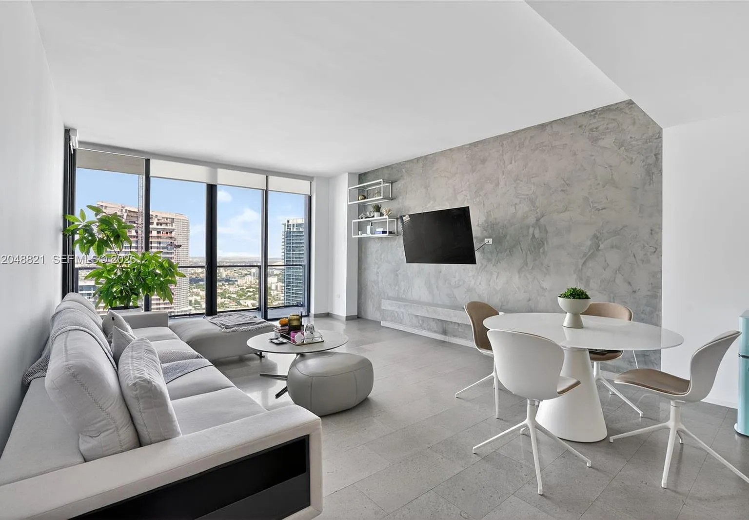 Reach Condo — Photo 1