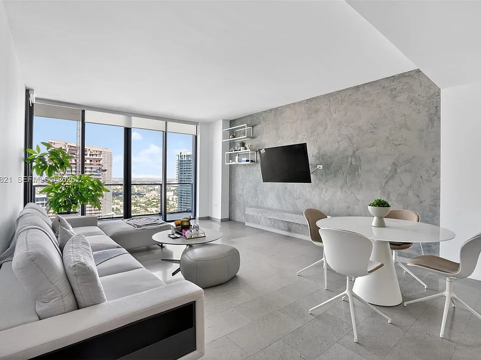 68 SE 6th St #3710