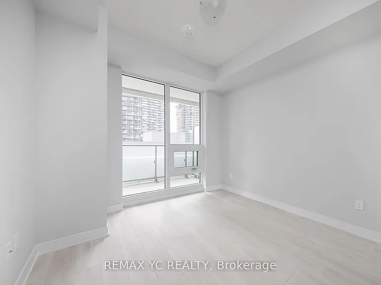 2221 Yonge St #3210 — Photo 10
