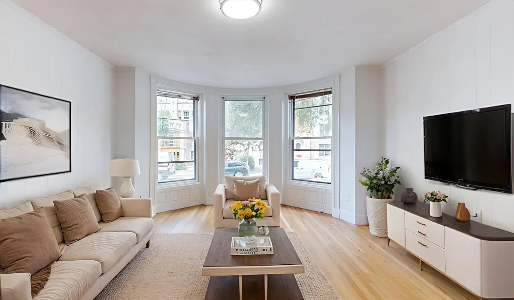 Studio, 1.0 bath, 450 sqft, $2,585 — Photo 2