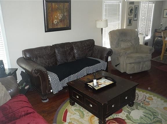 4th image of 1013 W Avenue G
