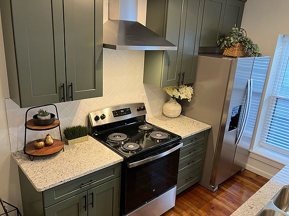 3rd image of 105 E Washington St
