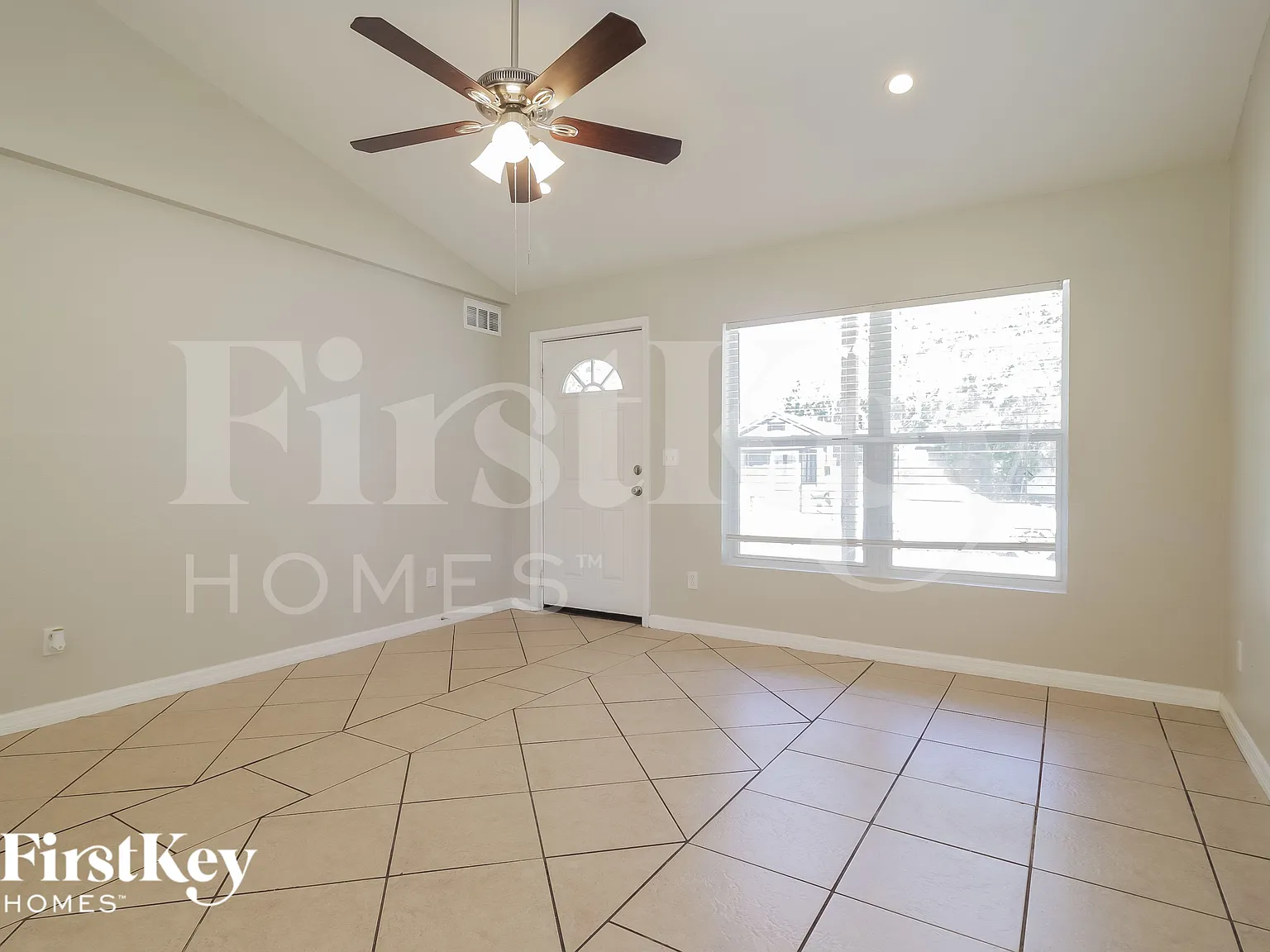 3 bed, 2.0 bath, 1124 sqft, $1,525 — Photo 2