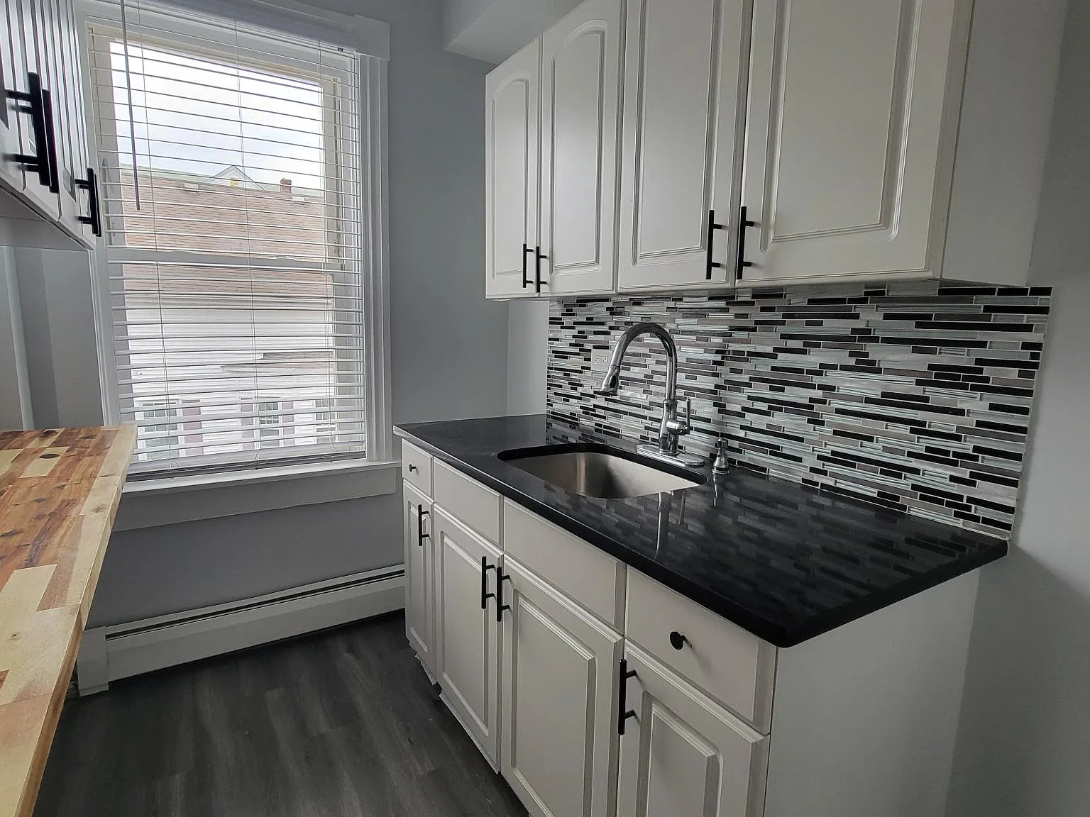 3 bed, 1000 sqft, $2,100 — Photo 3