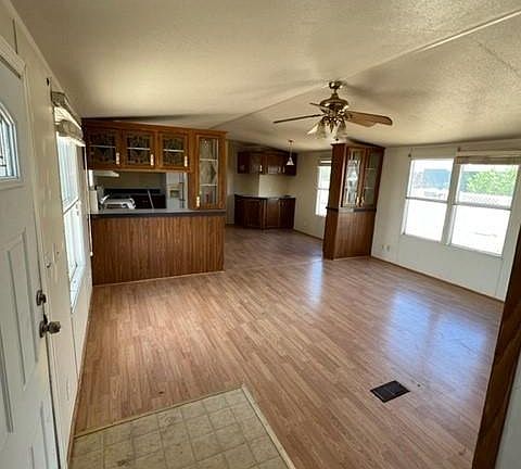 5th image of 23740 Jayhawk Ave