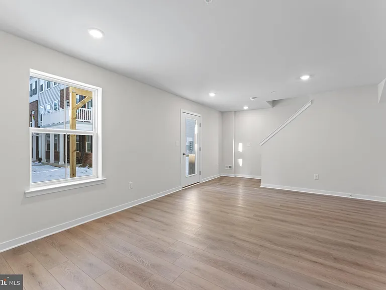 56 Continental Way — Photo 29
