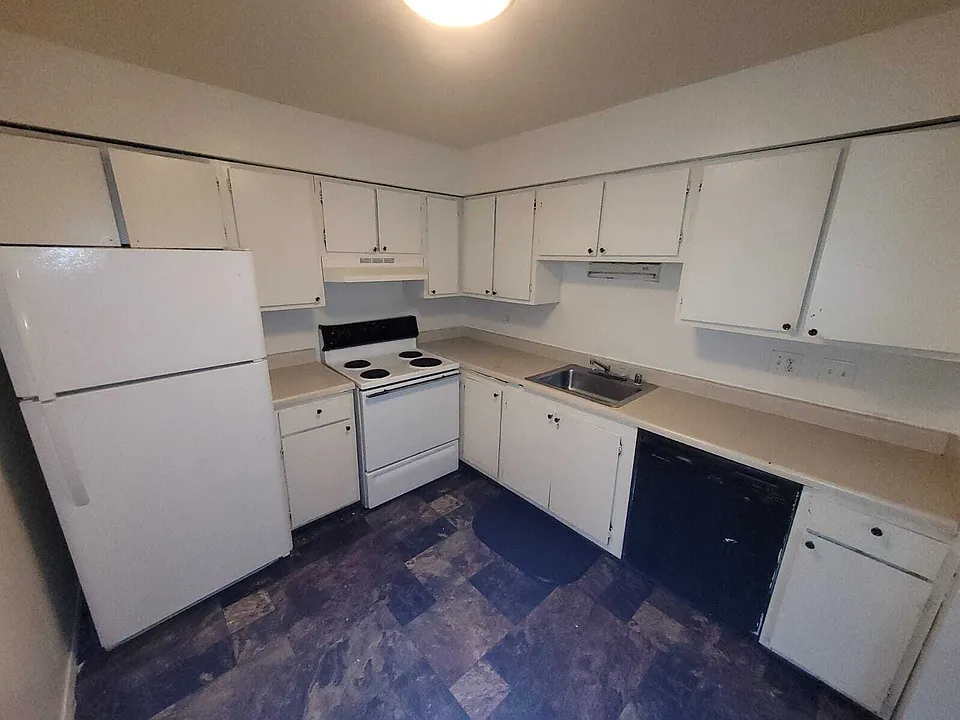 7674-7688 W Wabash Ct