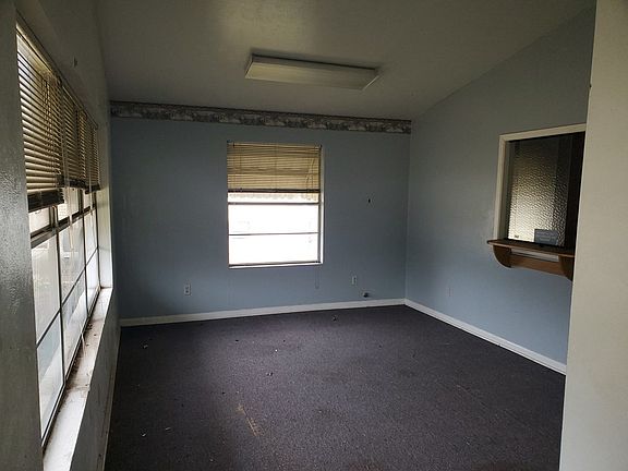 4th image of 569 Bear Dr