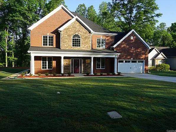 137 Breezewood Dr, Charlotte, NC 28262