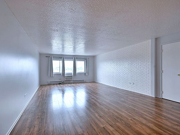 2nd image of 4444 1st Ave APT 301