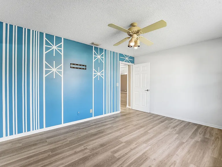 9284 Laurel Green Dr — Photo 26