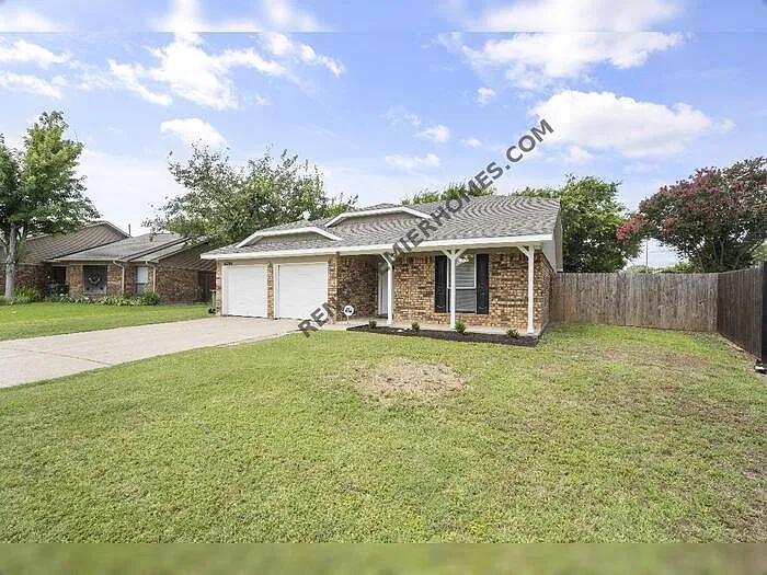 3 bed, 2.0 bath, 1250 sqft, $2,295 — Photo 2