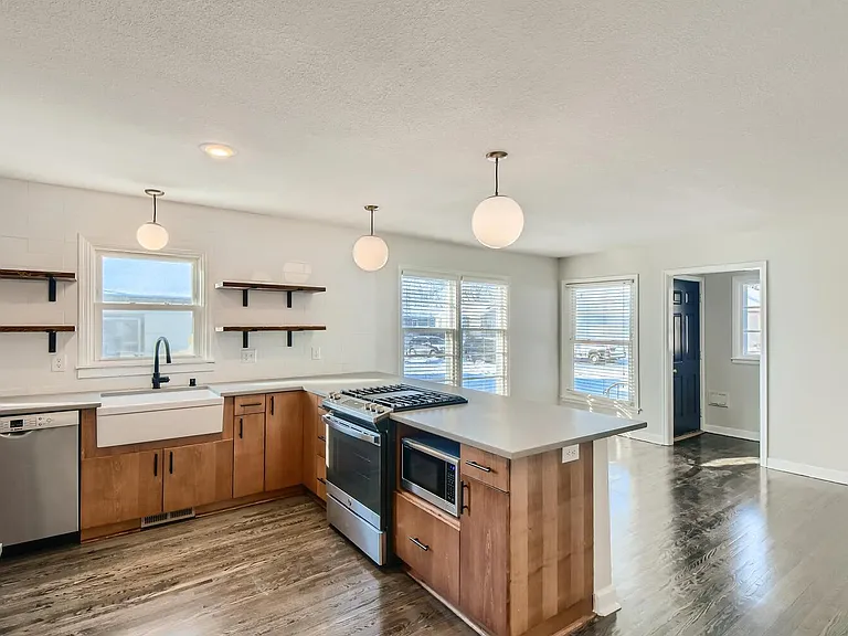 1314 Oxford St — Photo 2