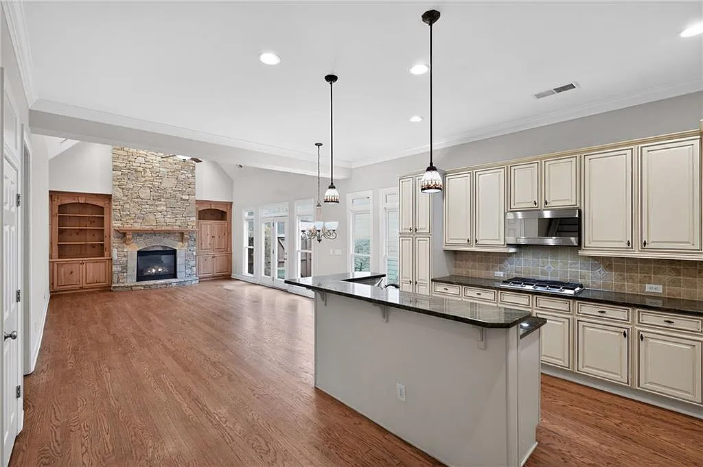 5 bed, 3.5 bath, 3287 sqft, $3,650 — Photo 4