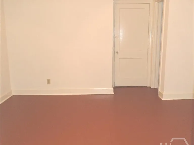 2302 E 40th St #B — Photo 5