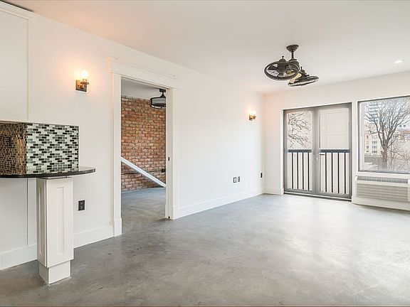 2nd image of 149 Wythe Ave #302