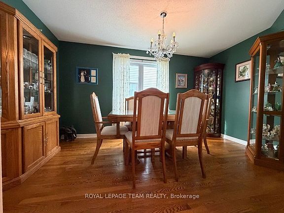 4th image of 25 Redpath Dr