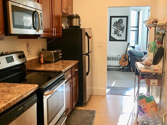 2nd image of 1353 N State Pkwy APT 3A