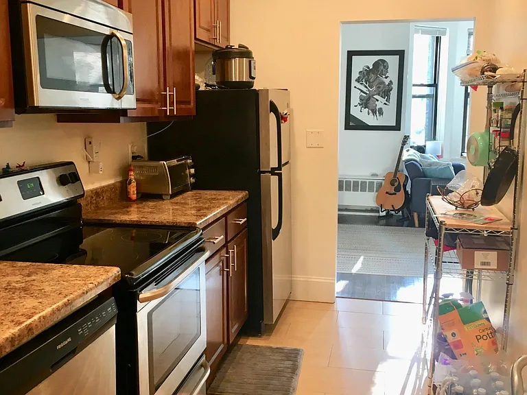 1353 N State Pkwy #3A — Photo 2