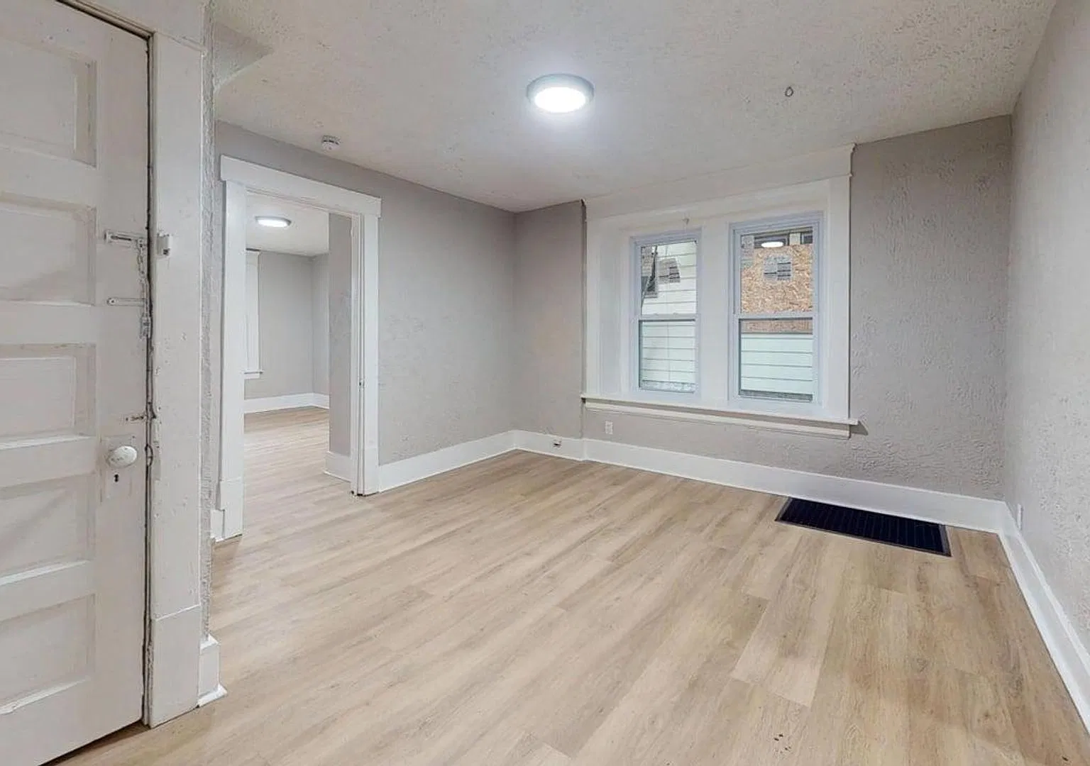 1141 McKinley Ave — Photo 2