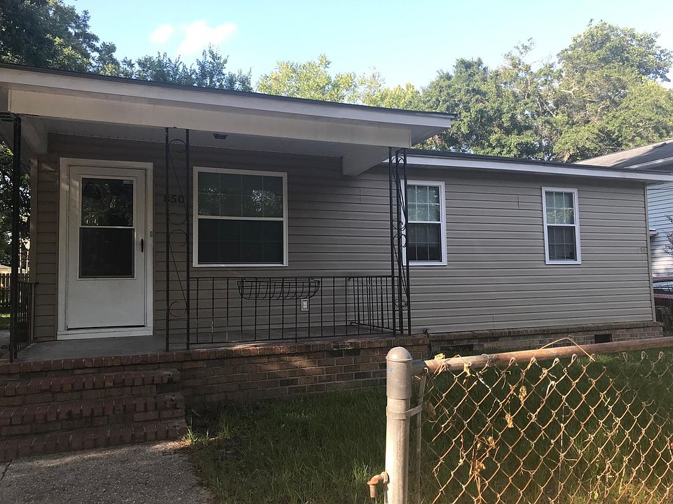 5 minutes away from downtown