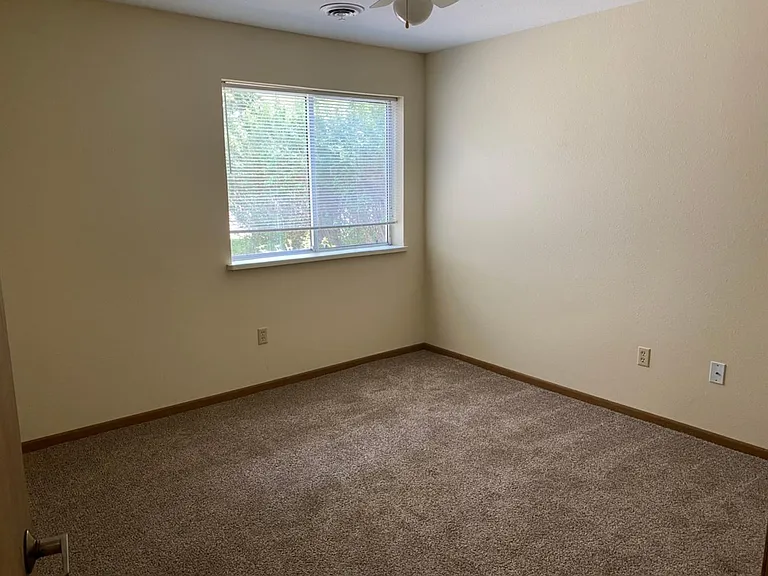 830 N Thompson Dr — Photo 6