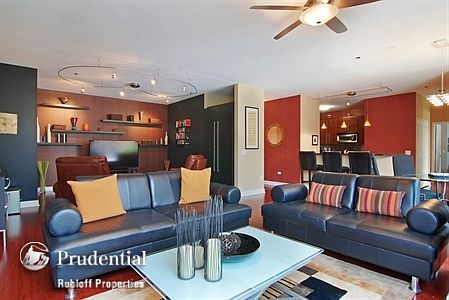 2nd image of 1600 S Prairie Ave #605