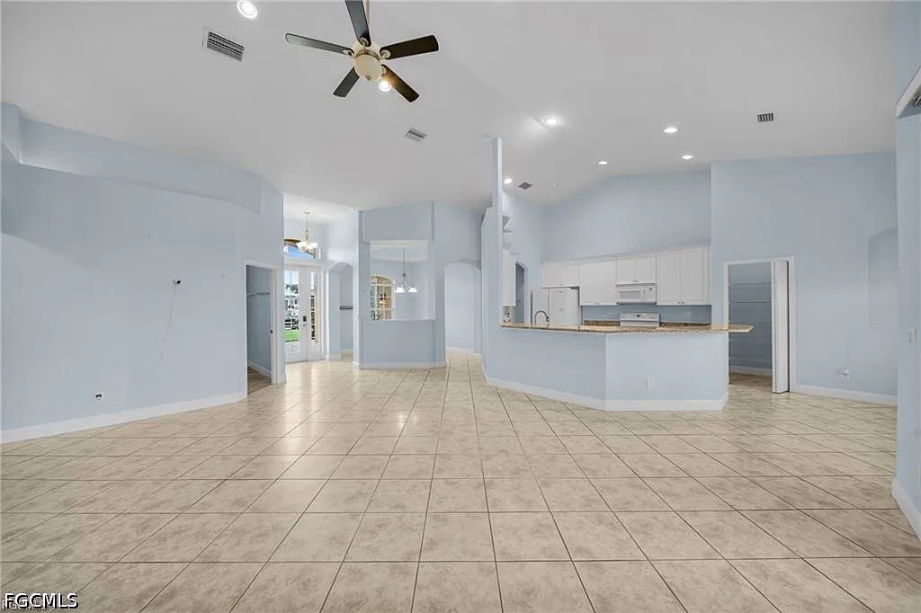 4 bed, 3.0 bath, 2251 sqft, $2,450 — Photo 4