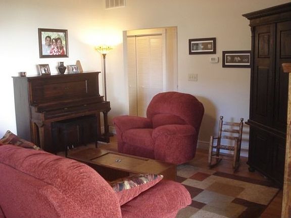 2nd image of 5523 N Bluegrass Cir