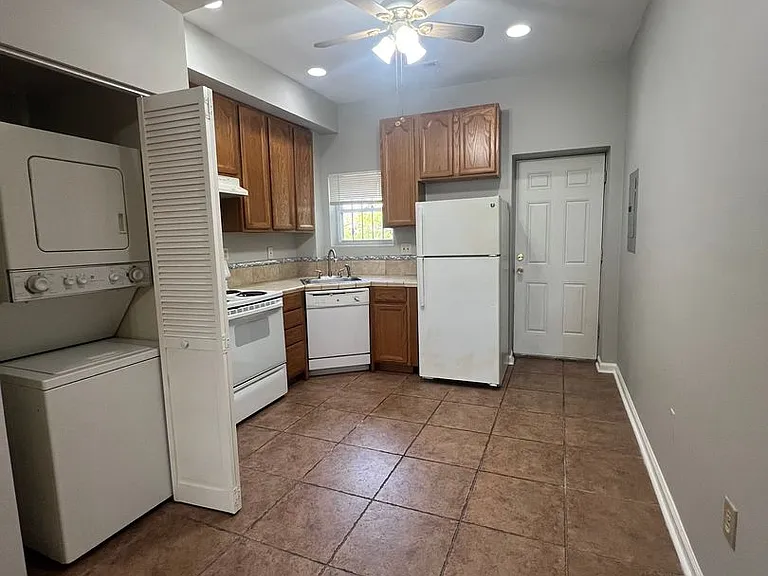 1408 W Franklin St — Photo 5