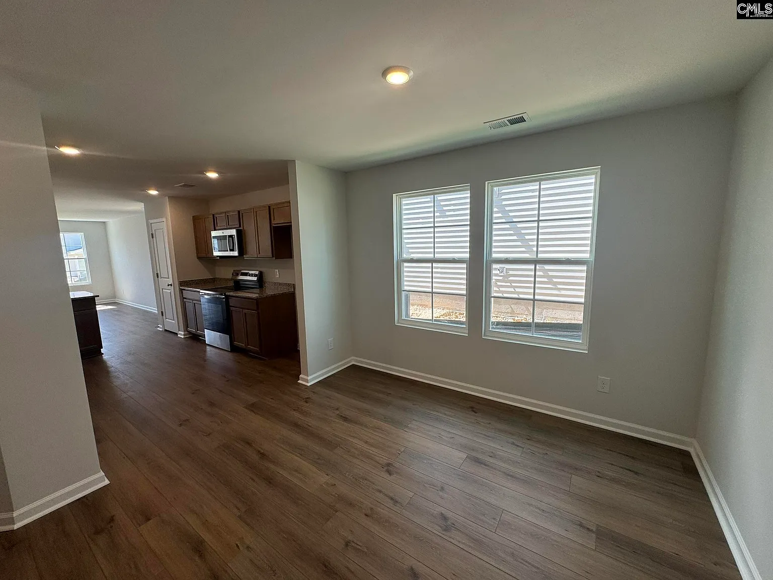 4 bed, 2392 sqft, $2,425 — Photo 4