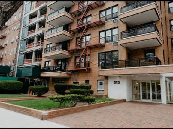 4th image of 315 Ocean Pkwy APT 4E