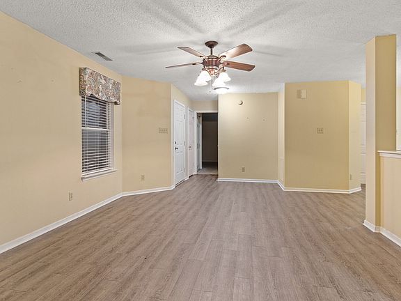 5th image of 658 Florence Dr