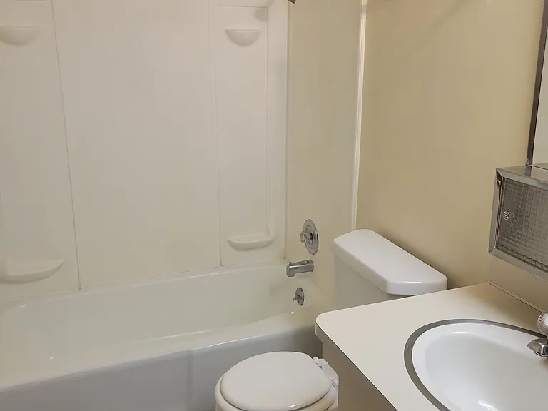 2 Bedroom Ogden Apartment — Photo 5