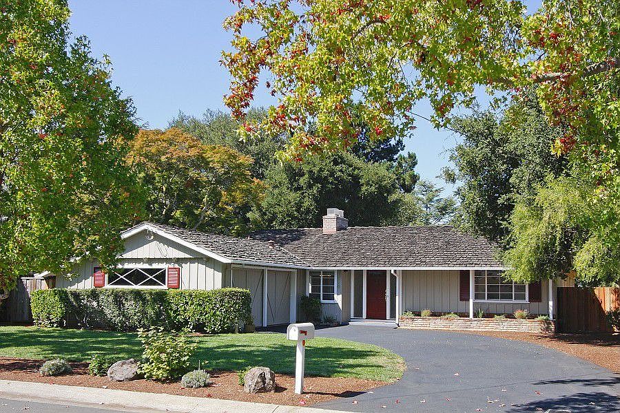 1st image of 520 Valencia Dr