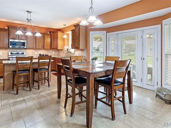 5th image of 28 Twinleaf Ct