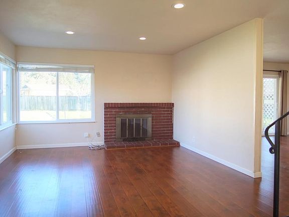 4th image of 3024 Bluewater Ct