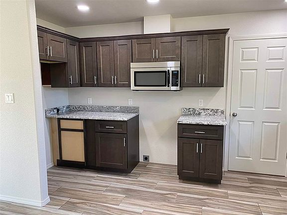 4th image of 406 N Mulberry Ave